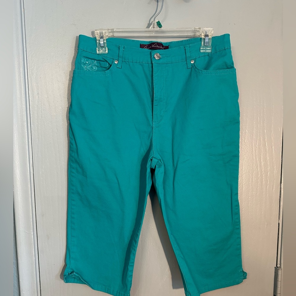 Gloria Vanderbilt seafoam green capris, stretchy, 10, EUC